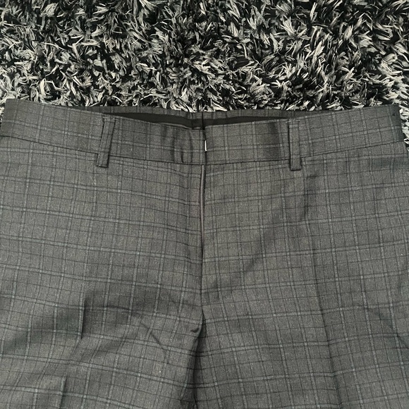 Beautiful Gucci suite sz.42 worn twice - Picture 7 of 10